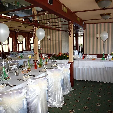 Marina Hotel na wodzie