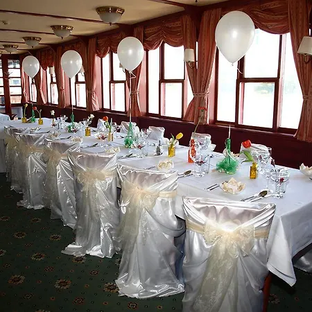 Marina Hotel na wodzie 3*