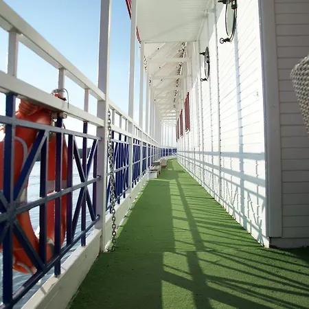 Marina Hotel na wodzie