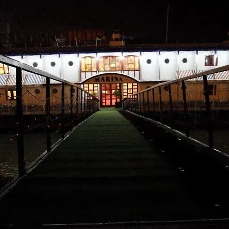 Hotel na wodzie Marina