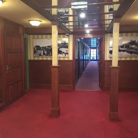 Marina Hotel na wodzie 3*