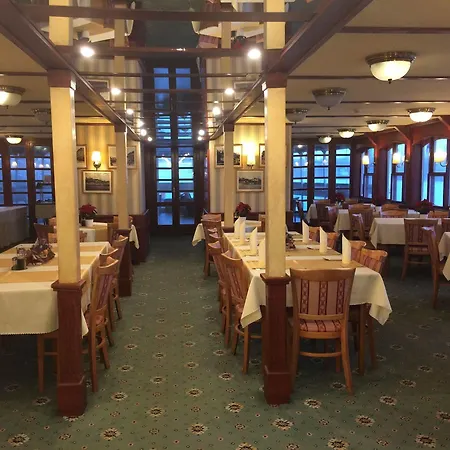 Marina Hotel na wodzie