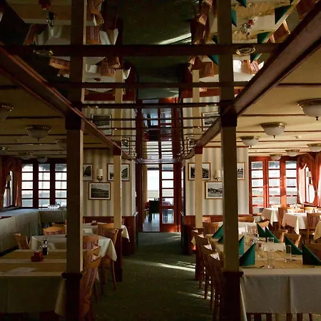 Marina Hotel na wodzie