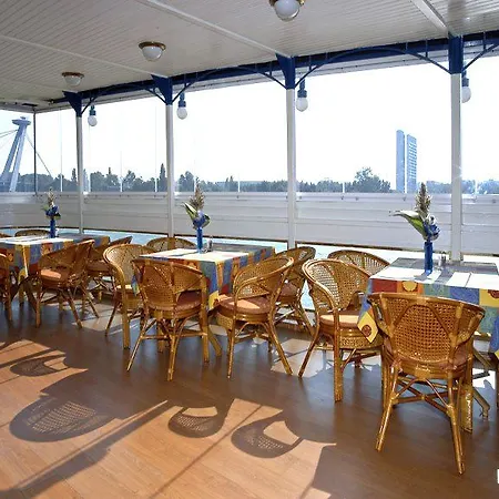 Marina Botel 3*
