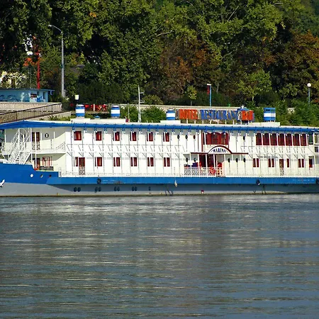 Botel Marina 3*